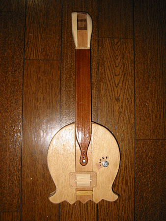 http://takomasaru.com/main/lab/img/RB05/seisaku/laboguitar05.jpg